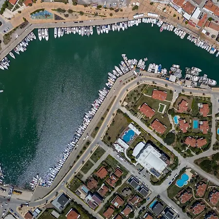 מלון Sisus Marina Çeşme
