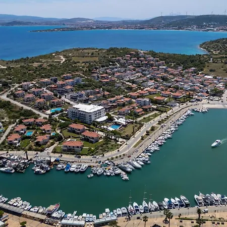 Sisus Marina מלון