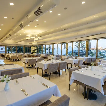 Sisus Marina فندق