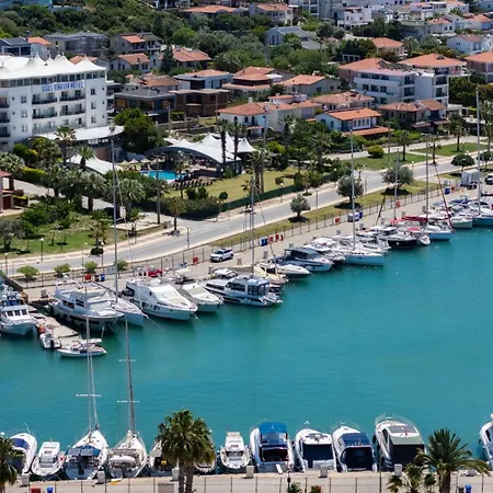 فندق Sisus Marina 4*